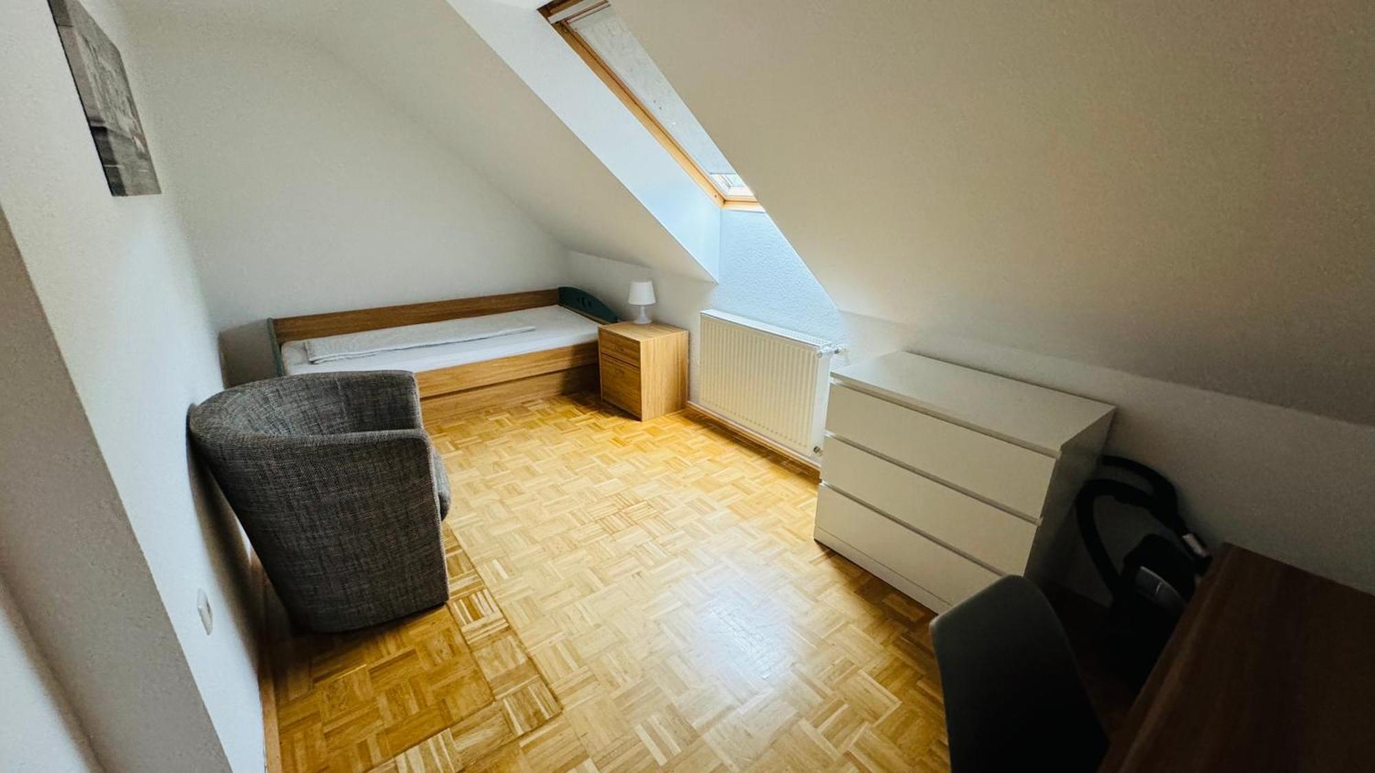G.o.d. Apartment *